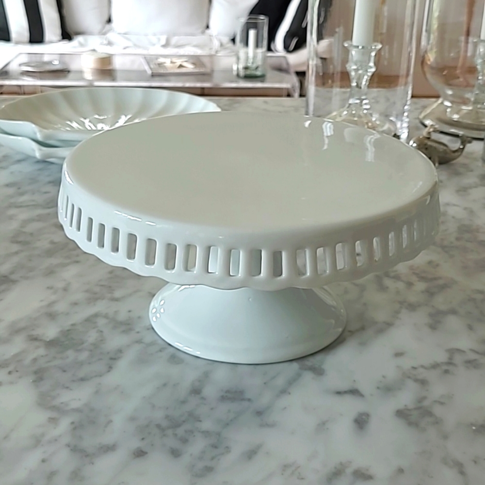 Heirloom collection porcelain ribbon 9.5" dessert stand.